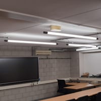 Staaldraad-met-verchroomde-plafondbeugels-hanglampen