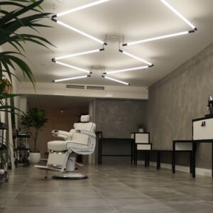 hanglampen van de lampen specialisten als werkplekverlichting custom made voor kapper